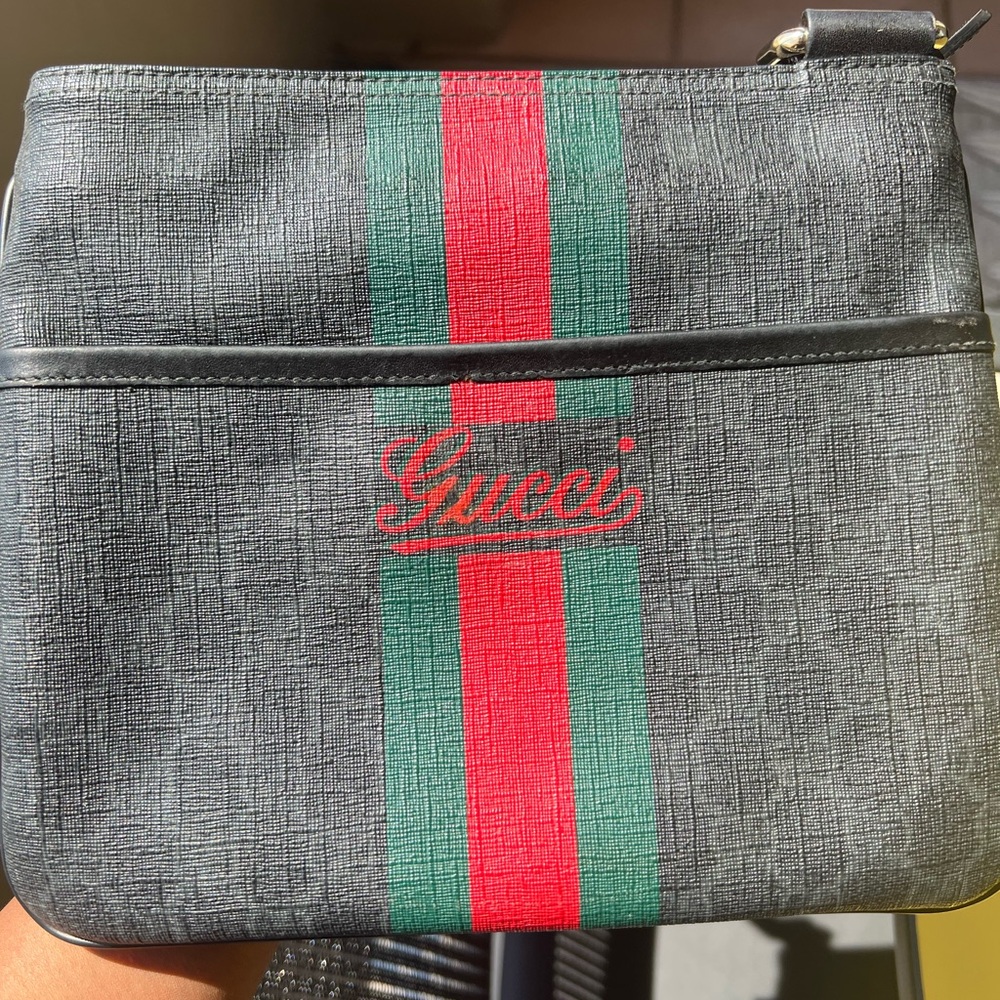 Gucci Black and Red Messenger Bag with Signature Design - Picture 2 of 9
